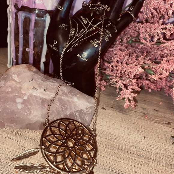 Boho dreamcatcher Necklace - Picture 2 of 3